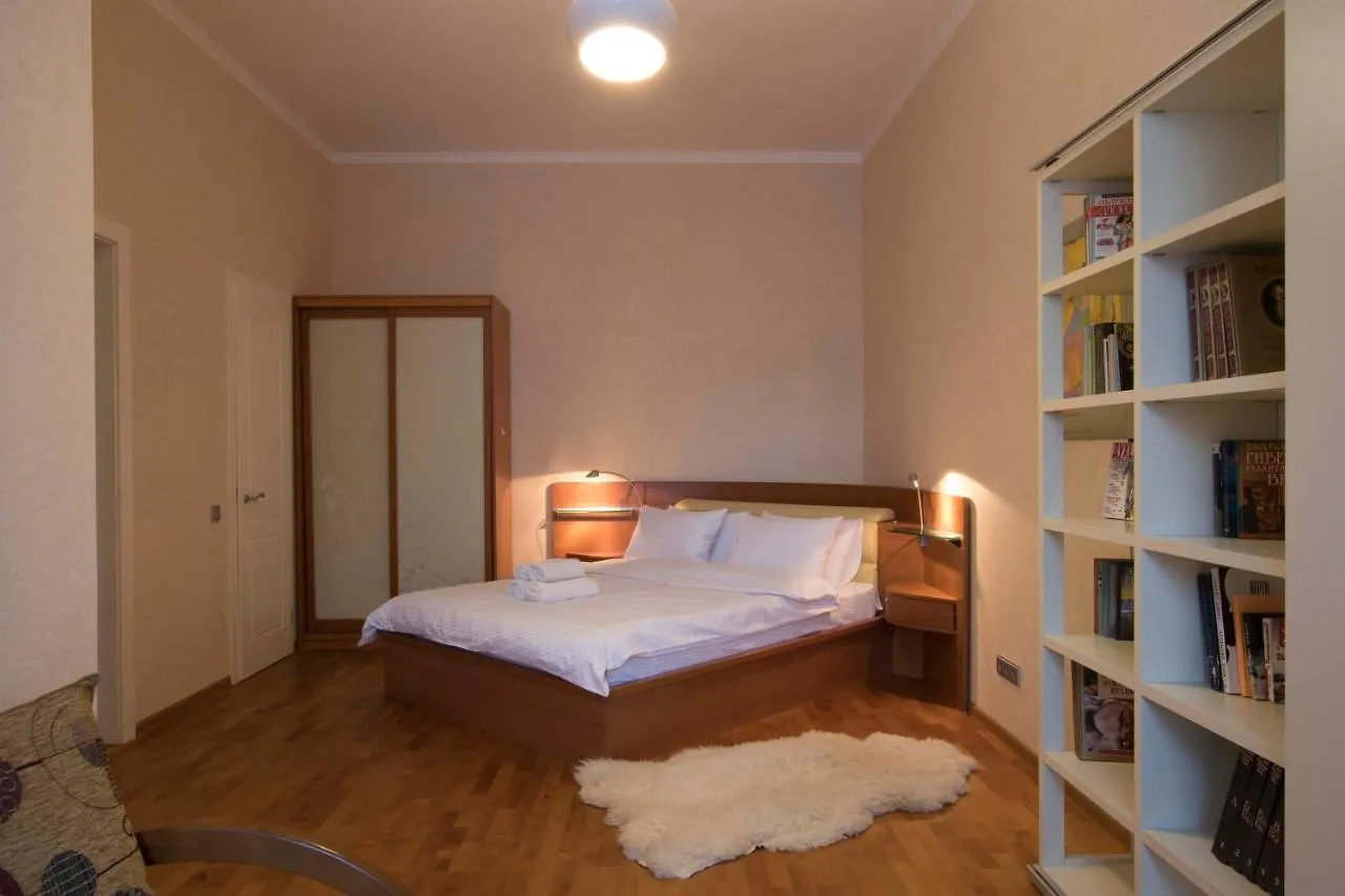 Vip- Квартира 4Х Комнатная, Крещатик, Бессарабская Площадь. Apartment Kyiv